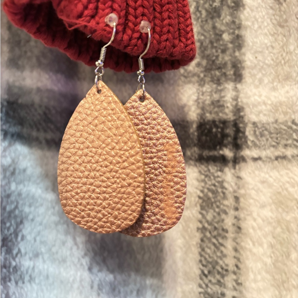 Elegant Gold Teardrop Earrings